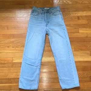 Levi’s Ribcage Straight Ankle in Middle Road